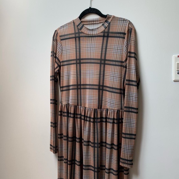 Teddy Plaid Mesh Longsleeve Maxi Dress - Picture 6 of 7